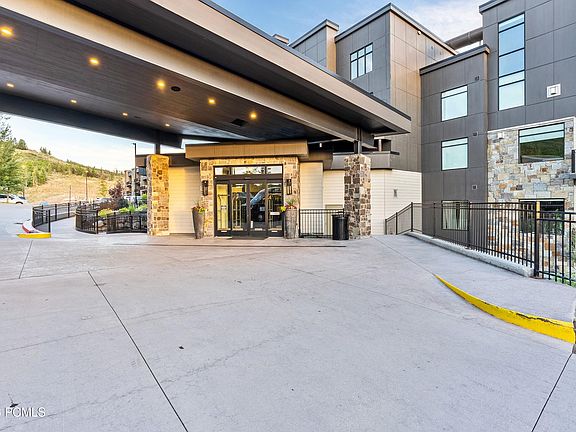 2nd image of 909 W Peace Tree Trl #513