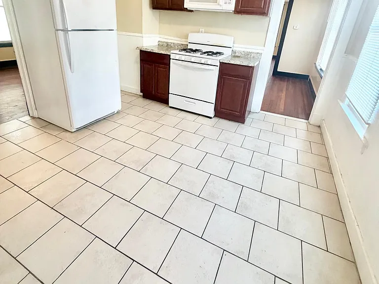 327 Bassett St #2 — Photo 1