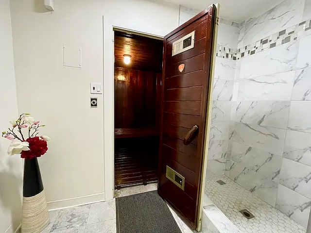 Occidental Towers Apartments — Photo 20