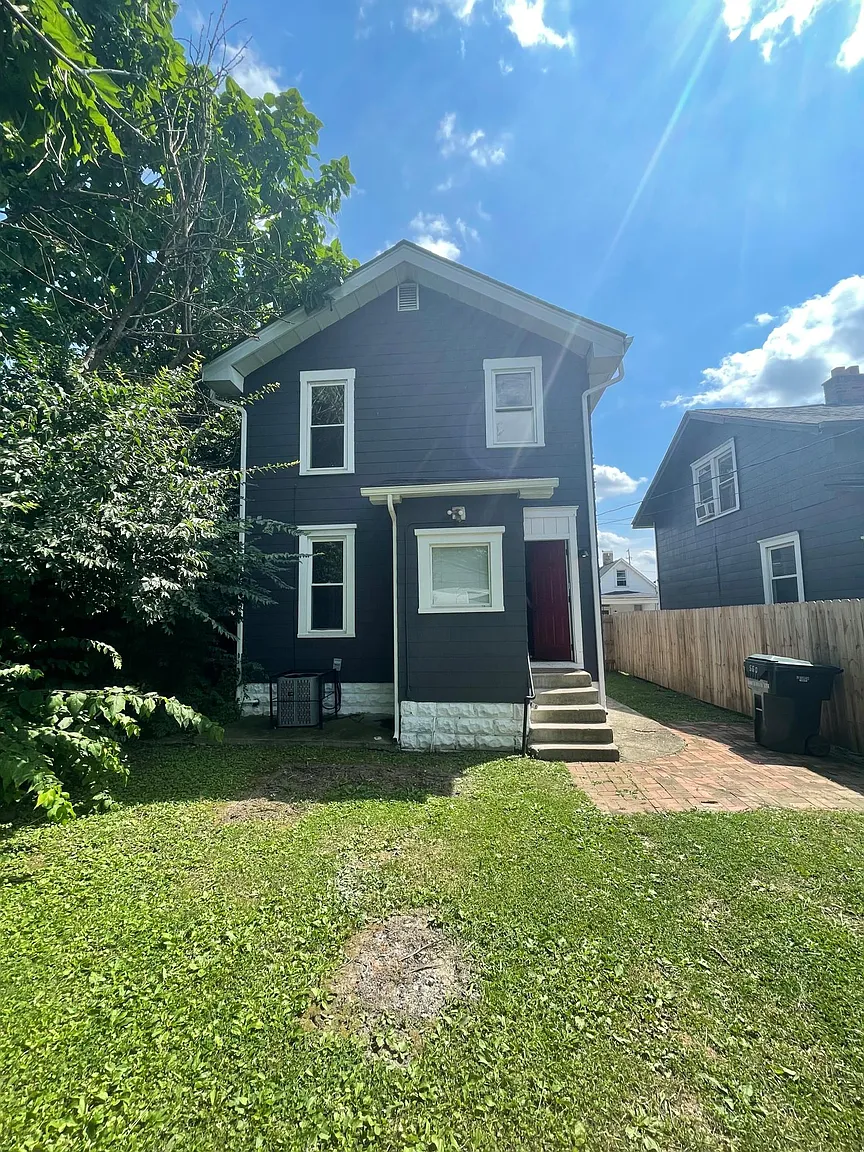 560 Southwood Ave photo 1