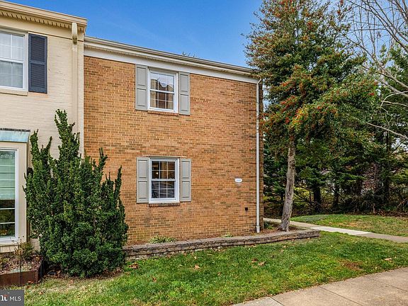 3rd image of 4448 Airlie Way