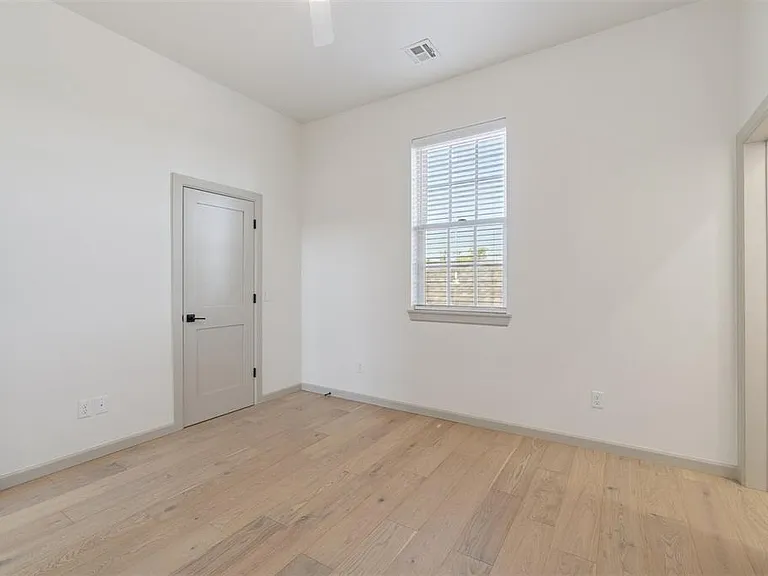 18835 Selah Way — Photo 44