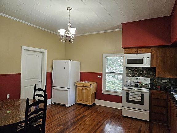 5th image of 504 N Kinney Ave