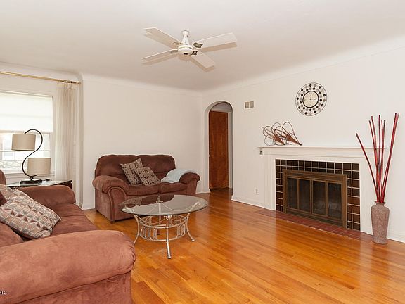 3rd image of 1619 Upland Dr