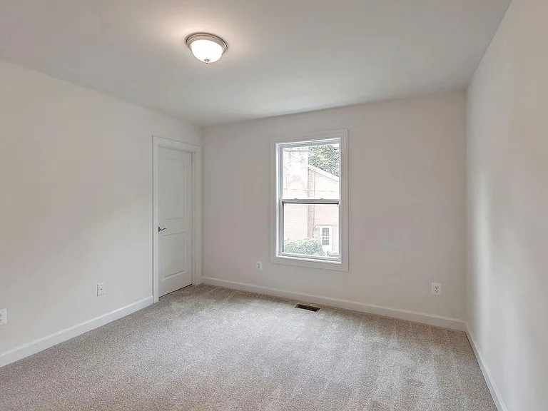 958 Belvedere Blvd — Photo 12