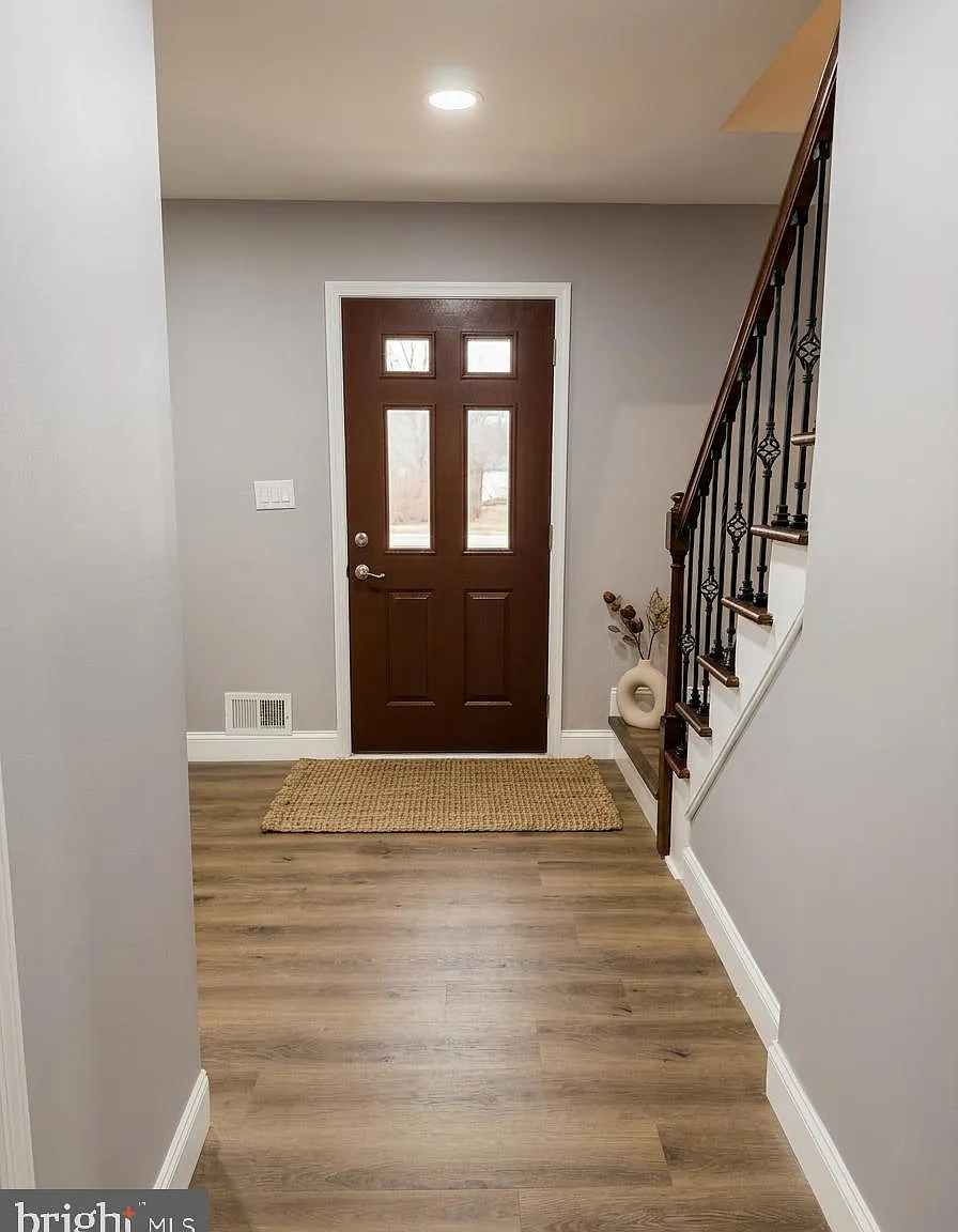 4 bed, 2.5 bath, 3216 sqft, $5,800 — Photo 2