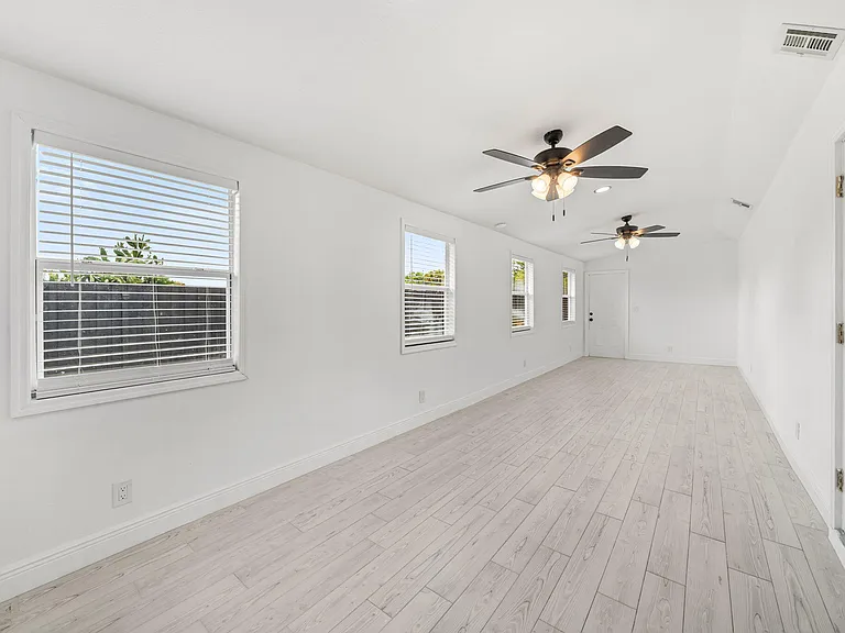 908 Hibiscus Dr — Photo 25
