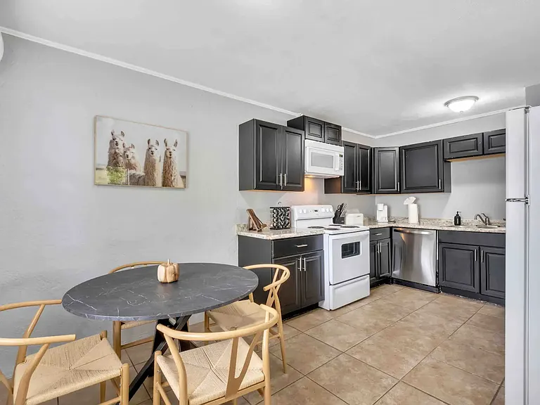 415 S Hyer Ave #A — Photo 15