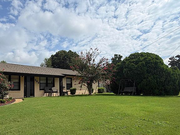 3rd image of 203 Sonja Dr