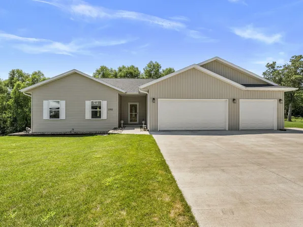 2702 Oak Dr, Muscatine, IA 52761