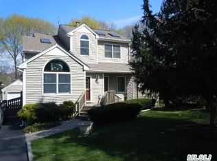 18 Elm Dr, East Northport, NY 11731