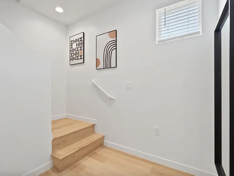 1818 W Earll Dr — Photo 41