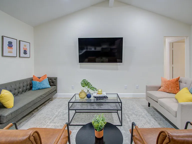 16906 Barcelona Dr — Photo 24