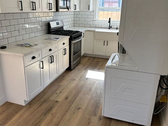 3rd image of 601 W Kaweah Ave #601