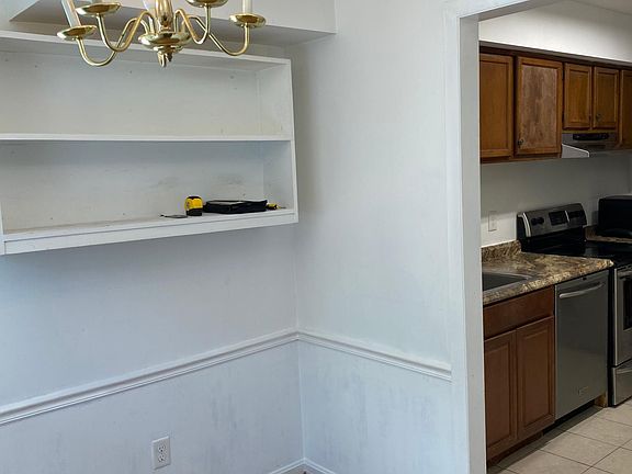 3rd image of 9540 Hagel Cir