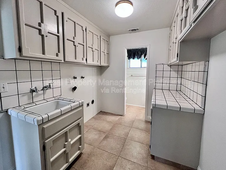 9193 N Fowler Ave — Photo 6