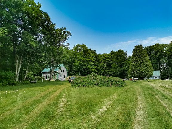 2nd image of 1236 Valleyfield Rd
