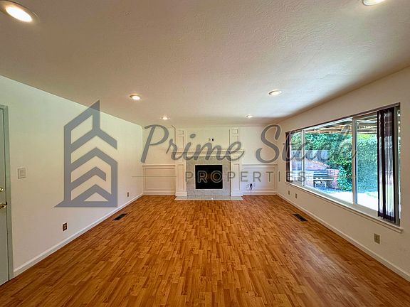 4th image of 2391 Sandpiper Way