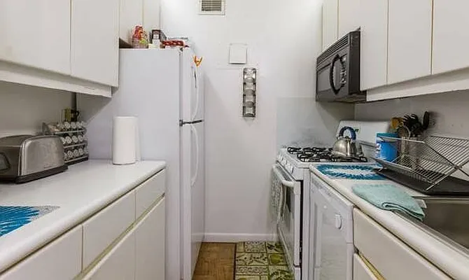 Rented by Akam Sales and Brokerage | media 8