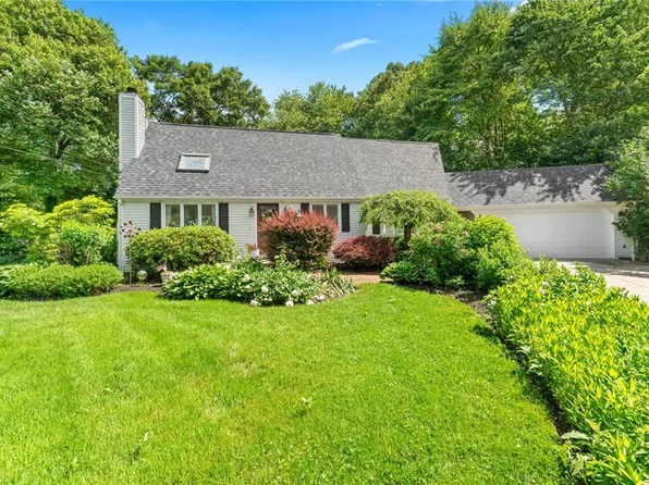 25 Carole Ct, Cranston, RI 02921