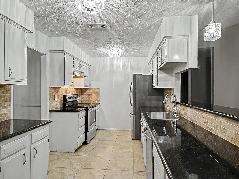 215 Redbud Cir — Photo 4