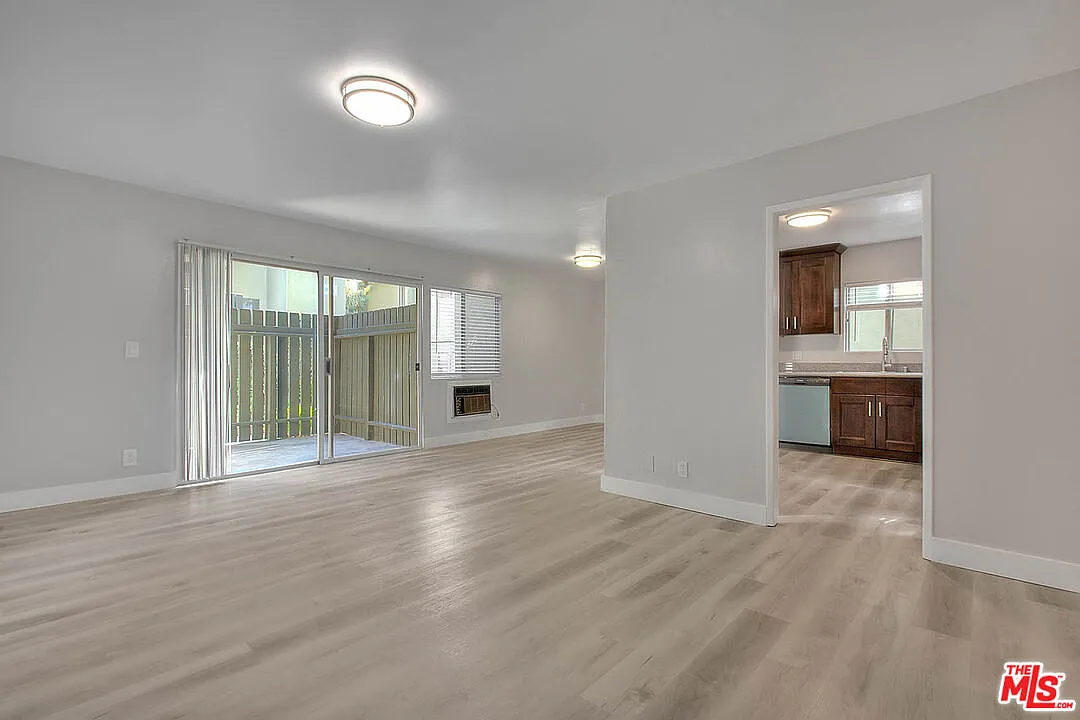 3 bed, 2.0 bath, 1095 sqft, $3,950 — Photo 1