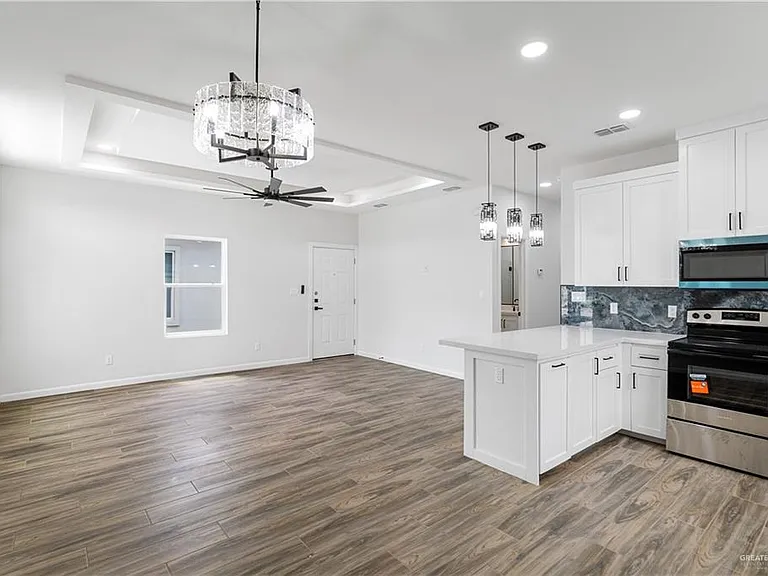 1300 Rosewood Ln #1 — Photo 8