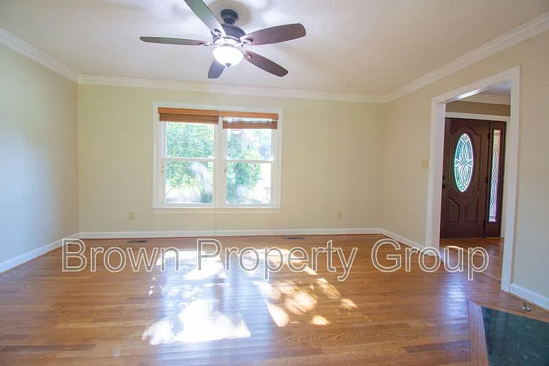 4 bed, 2.5 bath, 1956 sqft, $1,895 — Photo 4