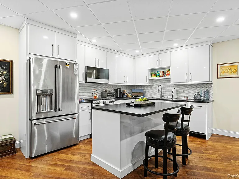 144 Round Swamp Rd — Photo 35