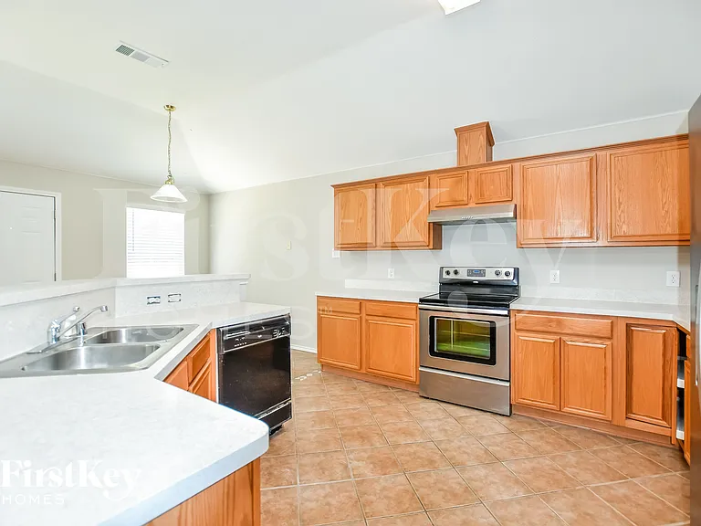 106 Drake Ln — Photo 5