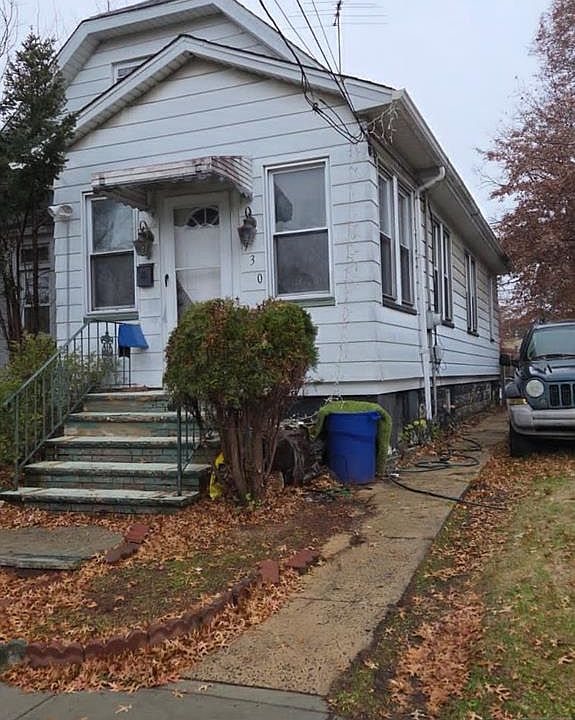 1st image of 930 Drake Ave