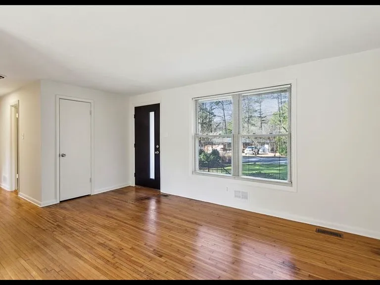 2474 Warwick Cir NE — Photo 5