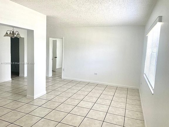 3rd image of 14750 Lincoln Dr