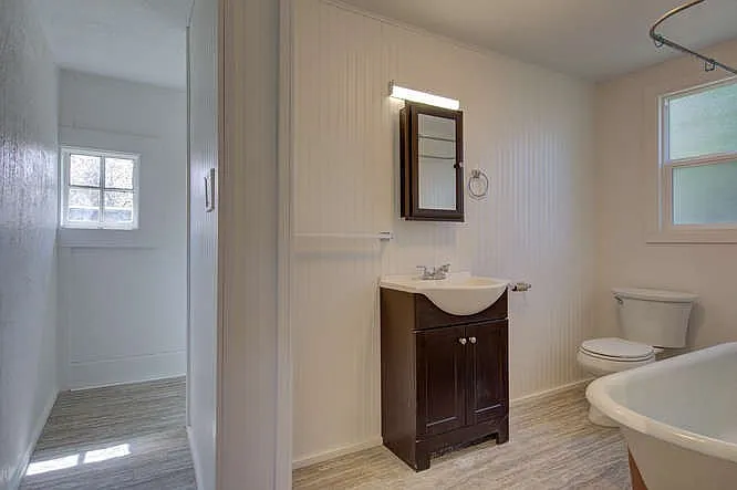 1339 NE Logan St — Photo 7