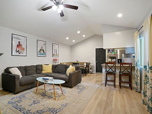 5th image of 104 Muir Cir