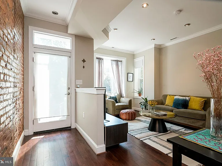 2030 Flagler Pl NW — Photo 3