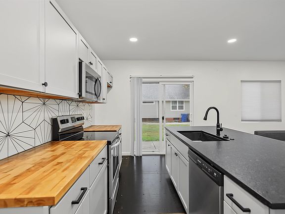 5th image of 604 N Main St