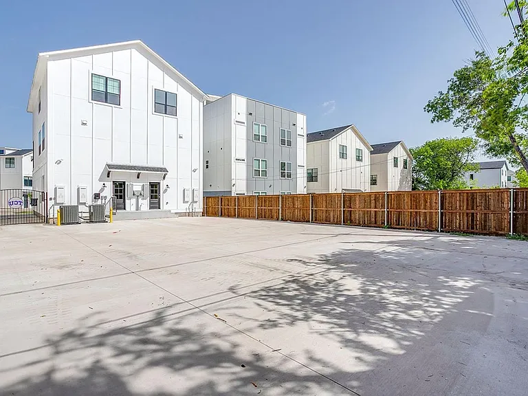 2333 Benbrook Blvd — Photo 45