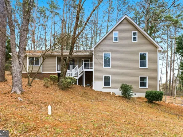 790 Pine Ridge Dr, Stone Mountain, GA 30087