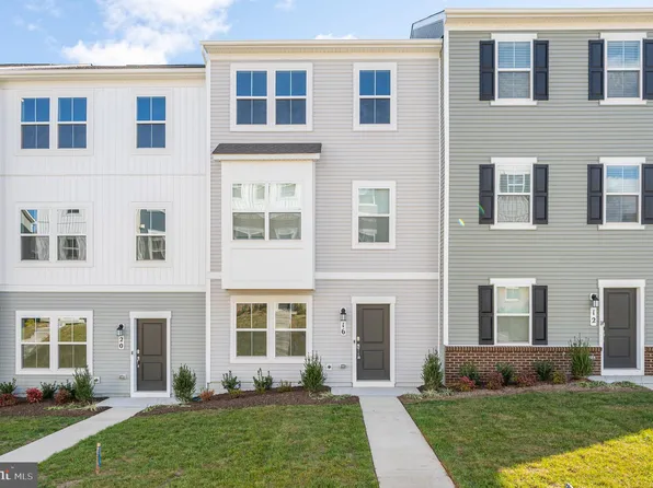 16 Brookfield Mews, Ranson, WV 25438