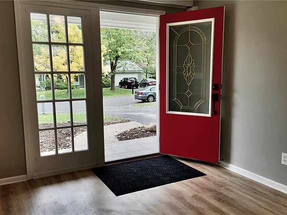 3rd image of 4608 Brookhill Dr S