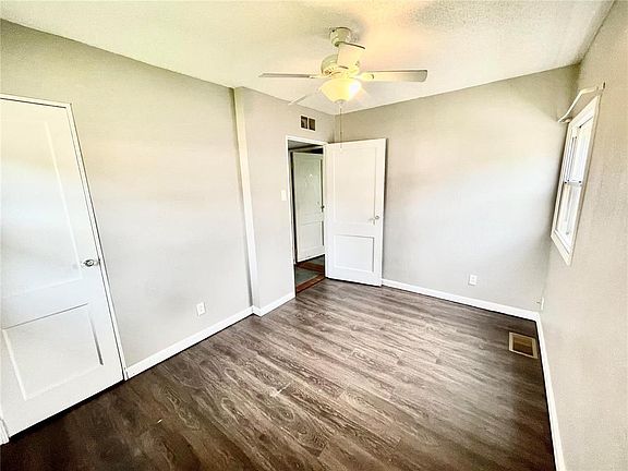 5th image of 1109 Lilac Dr