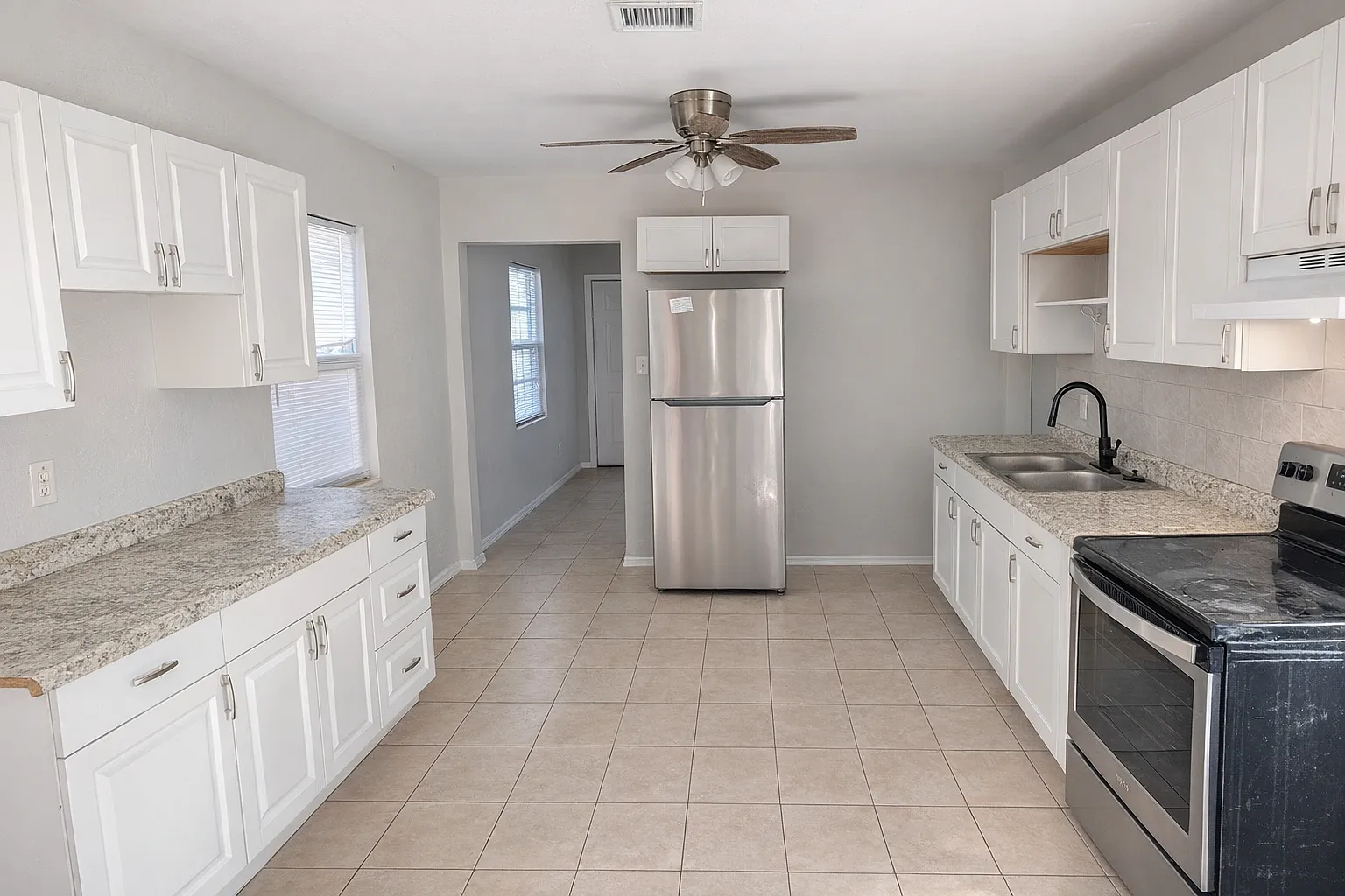 2 bed, 840 sqft, $1,999 — Photo 2