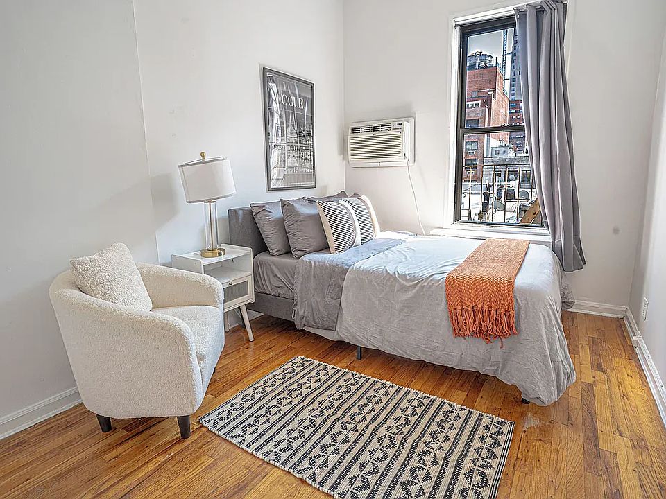 1st image of 220 E 25th St #U6b