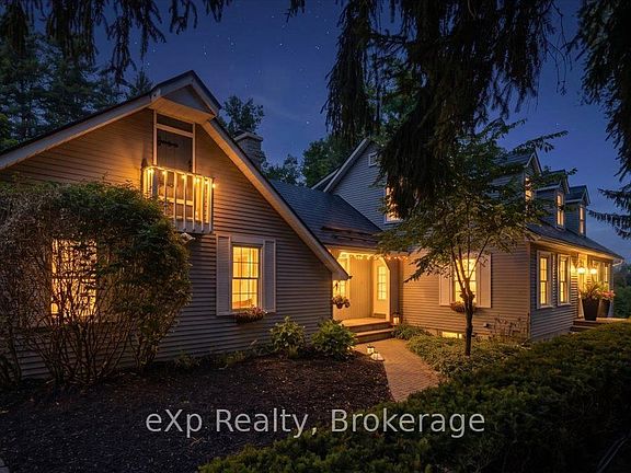 2nd image of 2039 Blacklock St