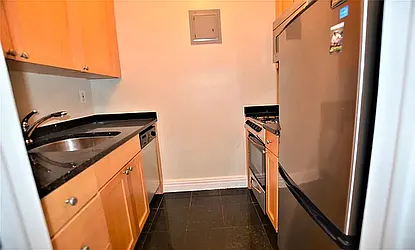 Rented by Manhattan Realty Group