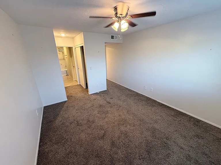 2035 Lakeridge Cir #101 — Photo 12