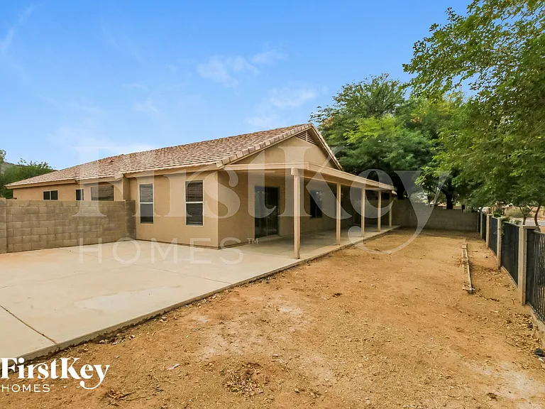 1610 E Desert Ln — Photo 15