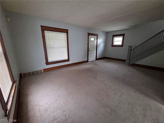 5th image of 419 Myrtle St