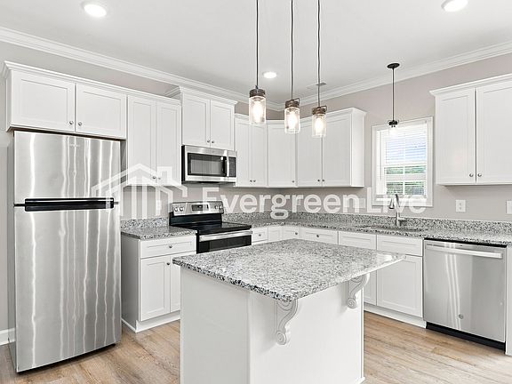 5th image of 184 Washington St